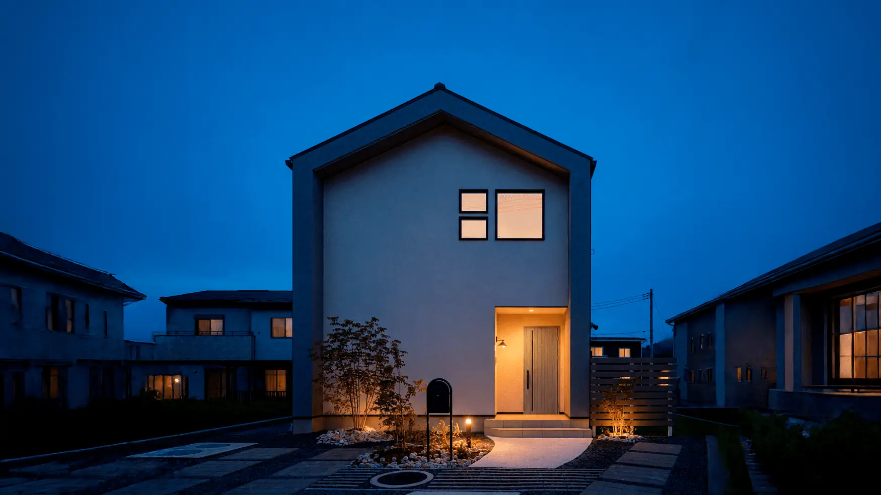 夕暮れの注文住宅の外観|関山建設(山梨県都留市)