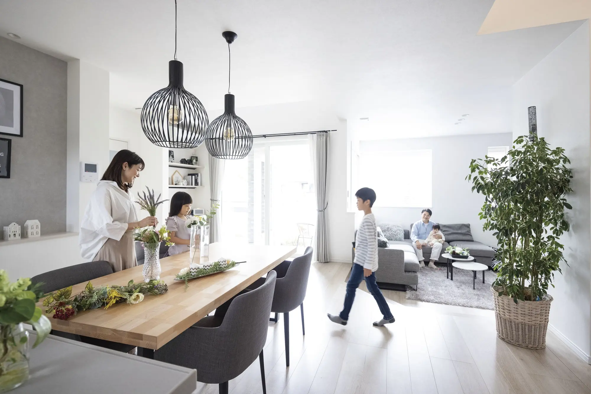 家族が過ごすリビングダイニング|関山建設の注文住宅