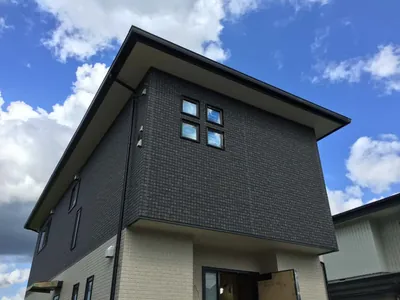 黒い外壁の注文住宅